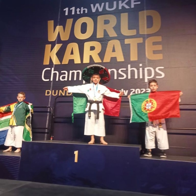 Conquista Christopher Ángeles medalla de oro en Campeonato Mundial de Karate 