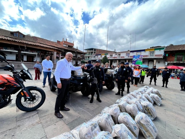 Entrega Segob uniformes y motocicletas a ronda comunitaria de Cherán: SEGOB 