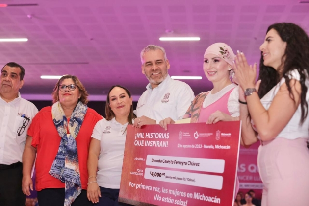 El Gobernador de Michoacán  respalda a mil mujeres con cáncer; beneficiarias reciben 4 mil pesos 