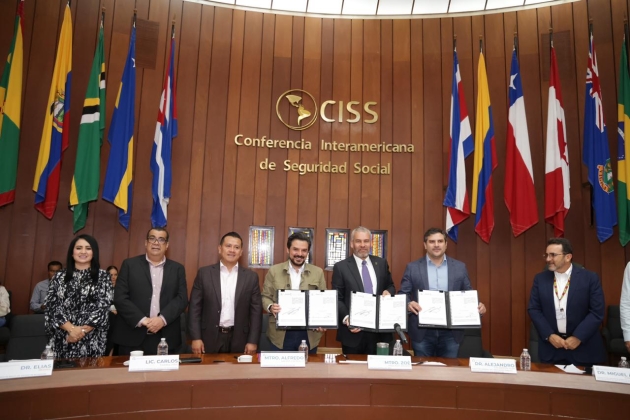 Ramírez Bedolla e IMSS firman convenio para nuevos hospitales en Maruata y Arantepacua 