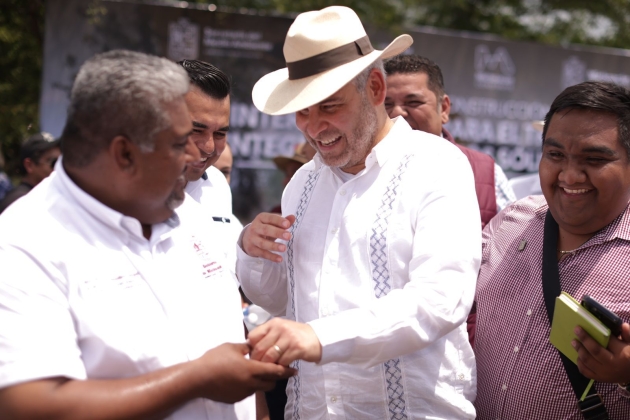 Alfredo Ramírez inicia reconstrucción del centro para manejo de basura de Coahuayana y Aquila  