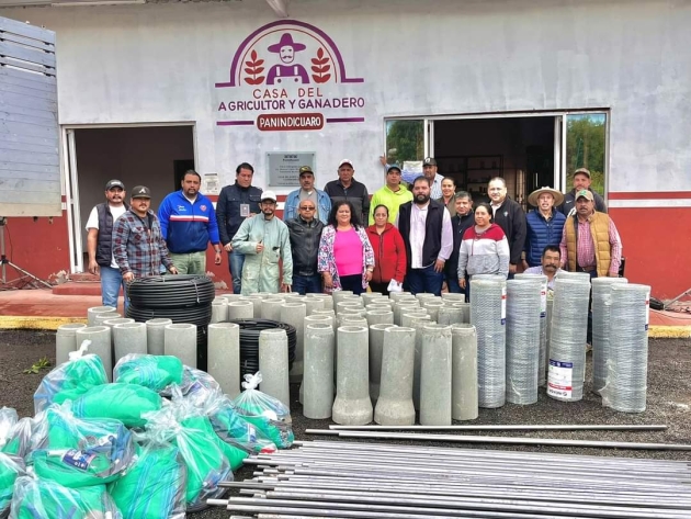Sader entrega paquetes para armar biodigestores a productores de 12 municipios 