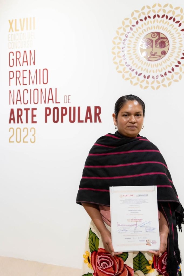 Laura Lorenzo pone en alto a Michoacán con su talento en alfarería; gana máximo Premio Nacional de Arte Popular
