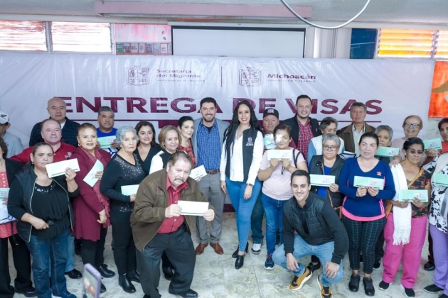 Semigrante entrega casi 100 visas a adultos mayores de Sahuayo, Jiquilpan y Marcos Castellanos 