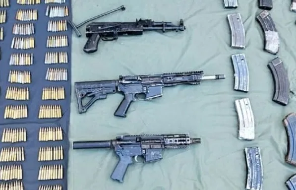 Durante operativo conjunto para la paz, aseguran armamento y vehículos en Apatzingán