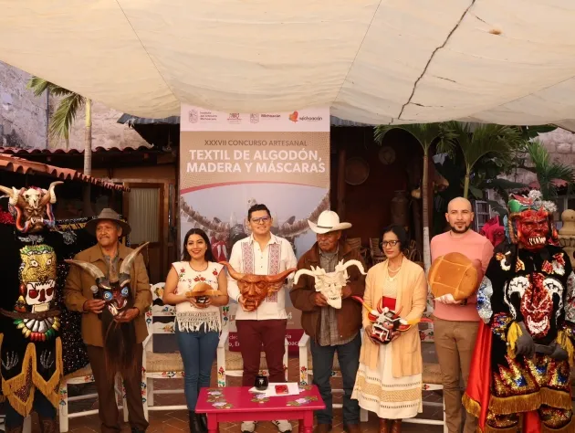 ¡Vamos a Erongarícuaro: Te espera el Concurso Artesanal de Textil, Madera y Máscaras! 