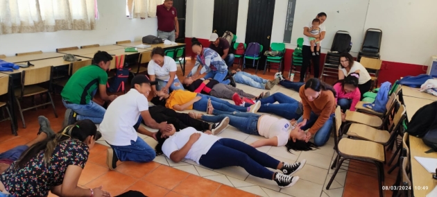 SSM prepara a pobladores de la Costa Michoacana en primeros auxilios 