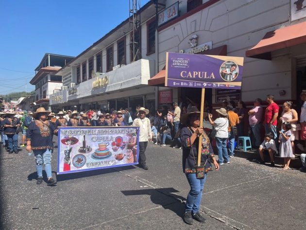 Inicia Tianguis Artesanal de Domingo de Ramos en Uruapan 