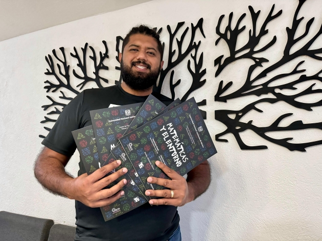 Maestro multiplica logros de Michoacán con libro de matemáticas 