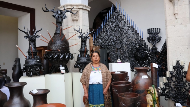 Con un candelabro de 25 velas Esperanza Ceja ganó el Concurso Artesanal de Uruapan 