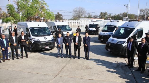 Refuerza Michoacán seguridad penitenciaria con entrega de unidades de traslado a penales 