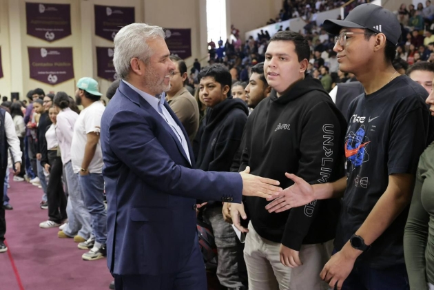 En el Tec de Morelia inicia Ramírez Bedolla la entrega de 44 mil tarjetas de la Beca Gertrudis Bocanegra 