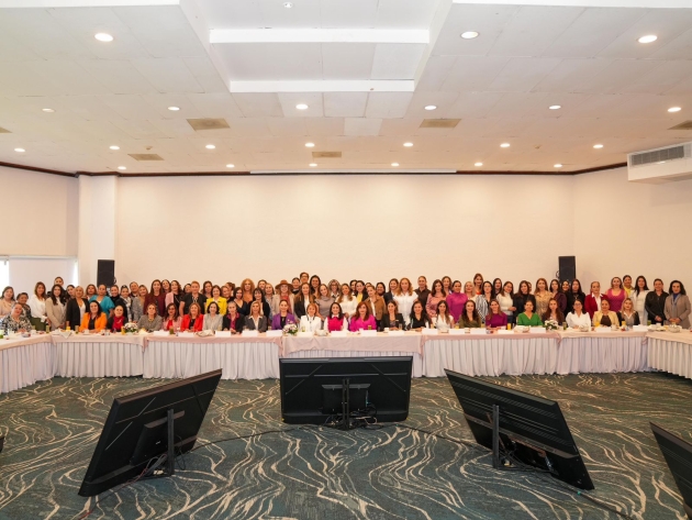 Presenta Gladyz Butanda proyectos con perspectiva de género ante empresarias 