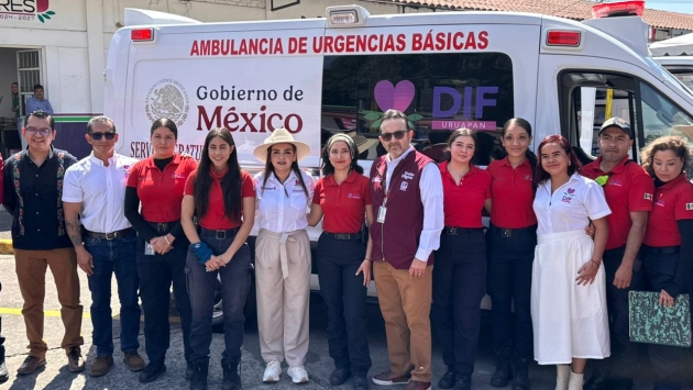 Entrega IMSS ambulancias a Ayuntamiento  de Uruapan Michoacán 