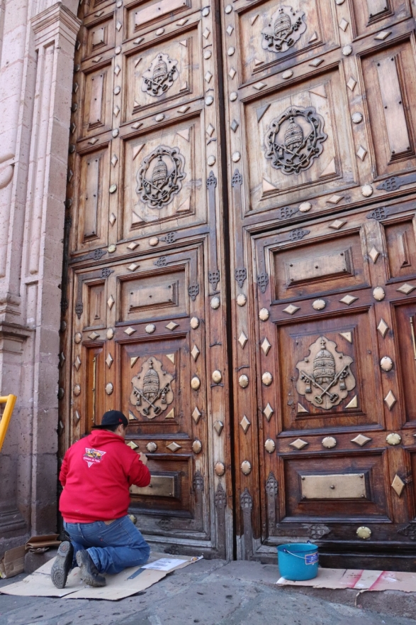 El Gobierno de Morelia e INAH Michoacán rehabilitan accesos principales de templos históricos 