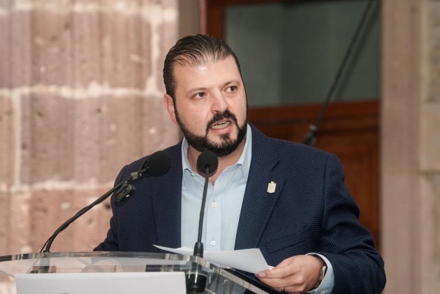 "El Gobierno de Michoacán mantiene diálogo con productores del campo y transportistas para atender sus demandas": Raúl Zepeda