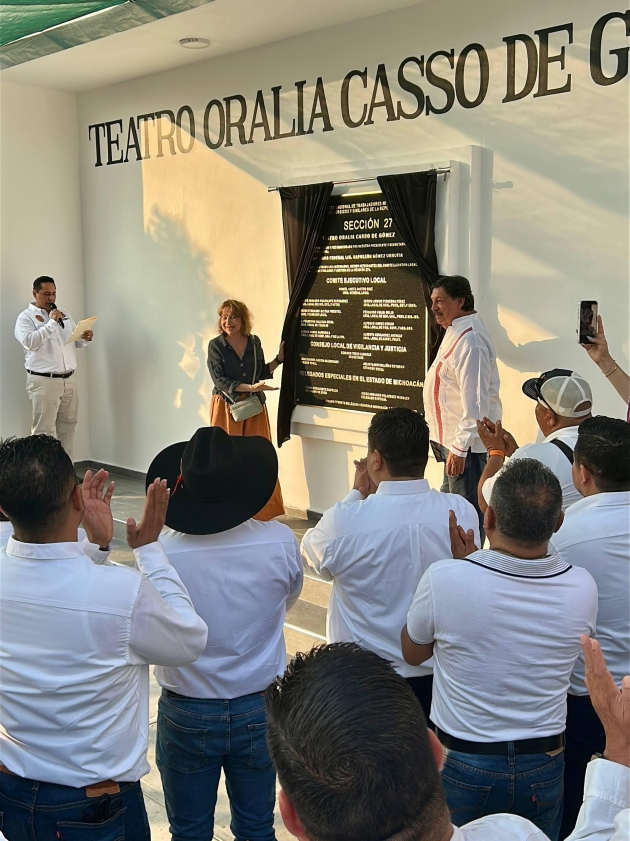 La Senadora Celeste Ascencio Inaugura el Teatro Oralia Casso de Gómez en Lázaro Cárdenas 