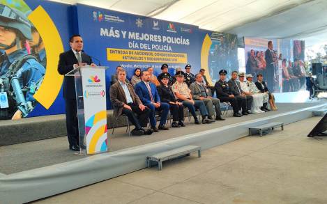 En Celebración de Honor el Gobernador de Michoacán Reconoce la Labor de los Policías de la Entidad