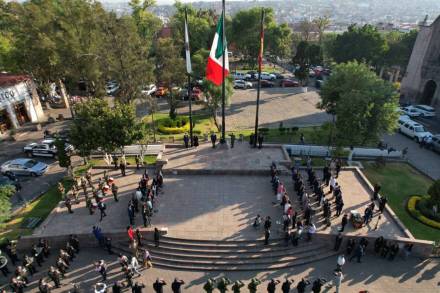 Con izamiento de Bandera Nacional, del Estado y del Municipio inicia conmemoración del 481 Aniversario de Morelia 
