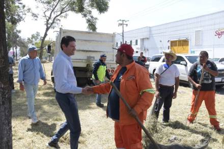  Alfonso Martínez Alcalde de Morelia  supervisa mejoramiento de imagen en salida a Charo 
