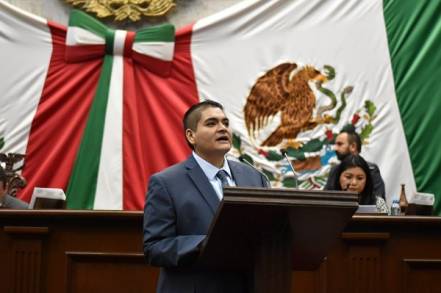 Diputado de Acción Nacional    Arturo Hernández en defensa de la Micro y Pequeña Economía 