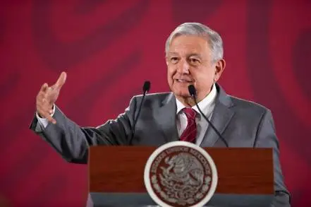 AMLO Asegura que no tiene trato con Organizaciones Criminales ni Autodefensas y Reitera el llamado para  Evitar Tragedias por tomas Clandestinas de Combustible