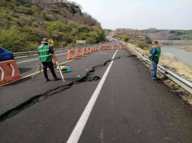 Amplían cierre de tramo en Múgica, Michoacán, afectado por lluvias 
