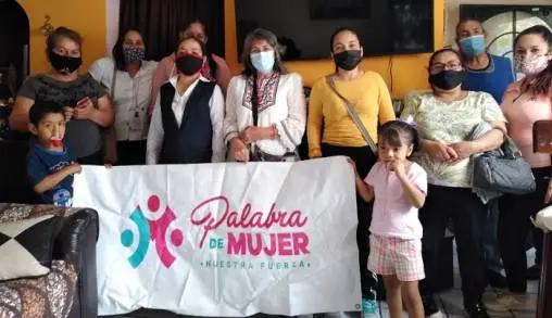  Reciben mujeres de Nahuatzen, Morelia y Maravatío créditos y láminas    
