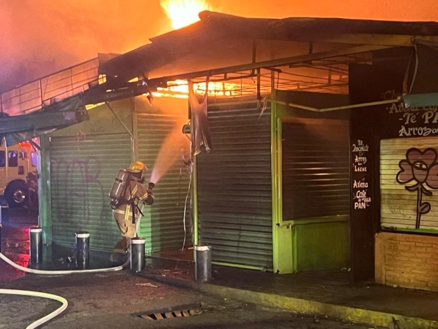 Atiende PC Estatal incendio en el mercado de San Juan 