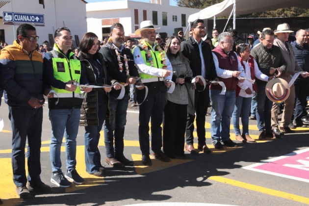 Inauguran carretera en beneficio de artesanos de Cuanajo y Tupáraro: Ramirez Bedolla 