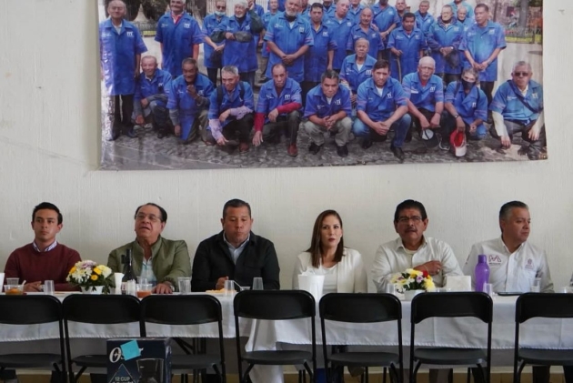 Felicita Ivonne Pantoja a boleros agremiados en Morelia 