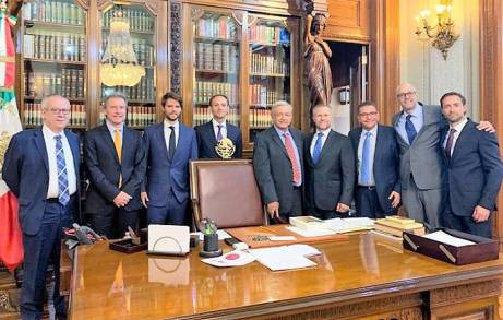 Presidente de México López Obrador se reúne con director global de IKEA; anuncia inversión en México