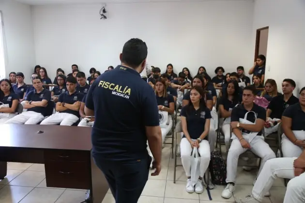 Fiscalía General del Estado abre sus puertas a estudiantes de la licenciatura de Salud Pública de la UMSNH
