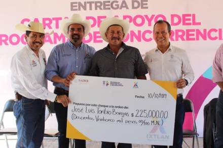 Entrega Sedrua apoyos al campo por 7 mdp en Ixtlán