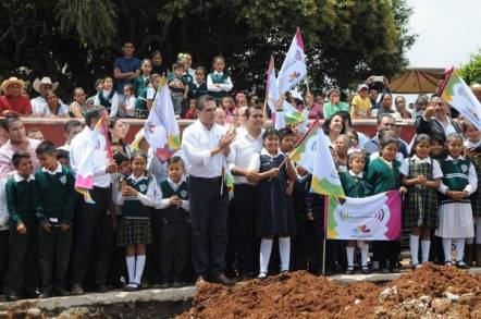 Desde Zitácuaro:  Una escuela digna fomenta educación de calidad  Silvano Aureoles 