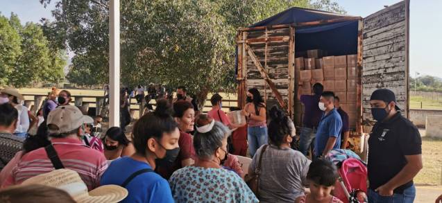  Entrega Gobierno del estado apoyos a familias en Tepalcatepec 