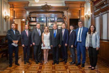 Presidente De Mexico Andrés Manuel López Obrador  se reúne con ganadoras de licitación para construir refinería Dos Bocas