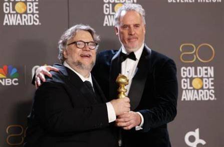 El Genial Cineasta Guillermo del Toro Gana el Globo De Oro por su Película Animada Pinocchio