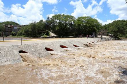 A cruces seguros sobre el río de Carácuaro, destinó Gobierno de Michoacán más de 27 mdp