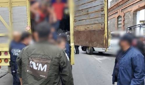 Rescata INM en Puebla a 116 personas migrantes transportadas en un camión en condiciones de hacinamiento 