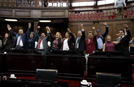 Hoy Morena votará a favor del pueblo y contra más deuda: Fermín Bernabé  