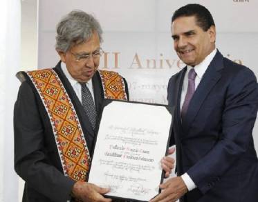 Entrega del Doctorado Honoris Causa al Ing. Cuauhtémoc Cárdenas Solórzano por la Universidad Intercultural Indígena de Michoacán (UIIM)