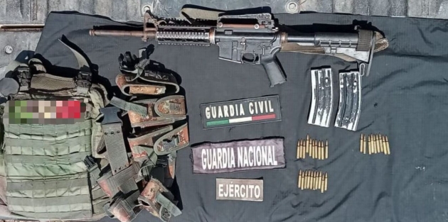 SSP, Sedena y GN aseguran armamento y prendas tácticas en Aguililla 