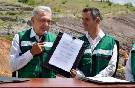 Presidente López Obrador  recorre tramo de construcción en autopista Oaxaca-Puerto Escondido