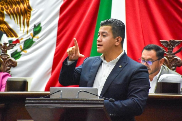 Castigar ciber acoso sexual en Michoacán propone Víctor Zurita 