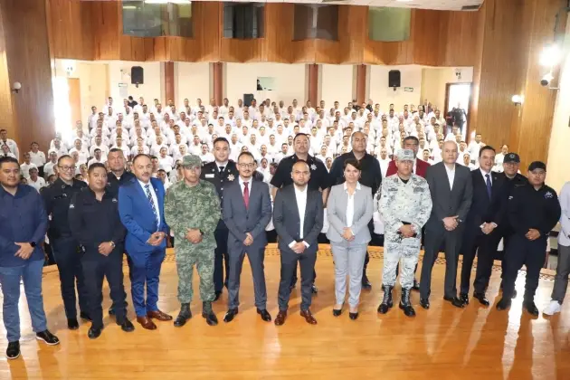 Más seguridad para municipios, se gradúan del IEESSPP 253 policías 