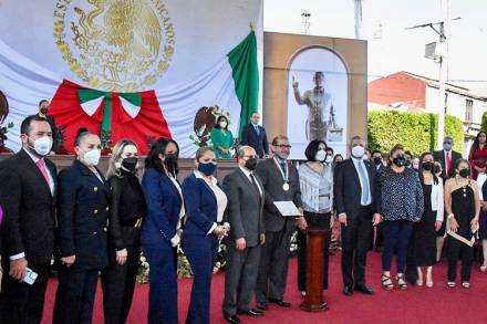 En Sesión Solemne Condecora el Congreso del Estado al Dr. Jorge Ãlvarez Banderas en Ario de Rosales, Michoacán﻿ 