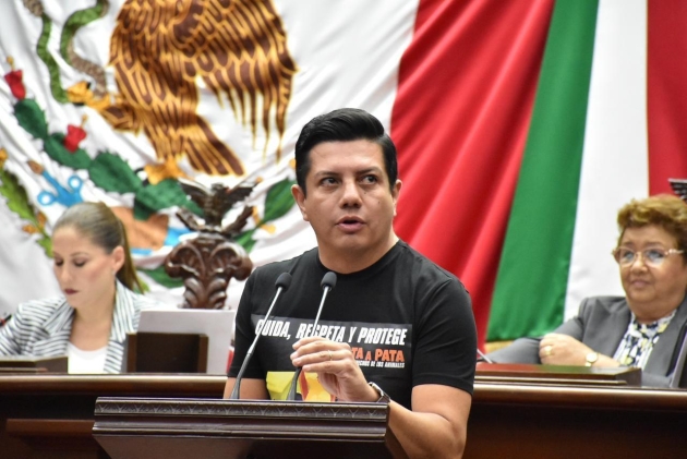 Propone diputado Oscar Escobar contemplar la protección y bienestar animal en la Constitución 